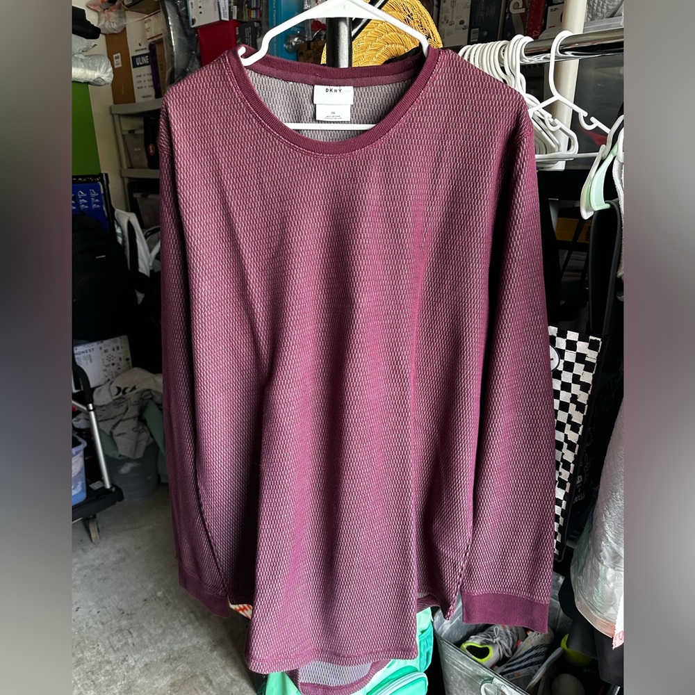 Men’s DKNY Sweater (XXL)